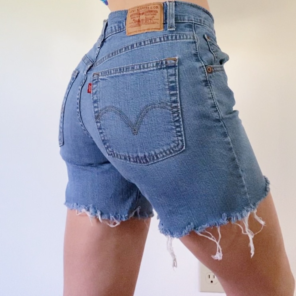 LEVI’S SHORTS